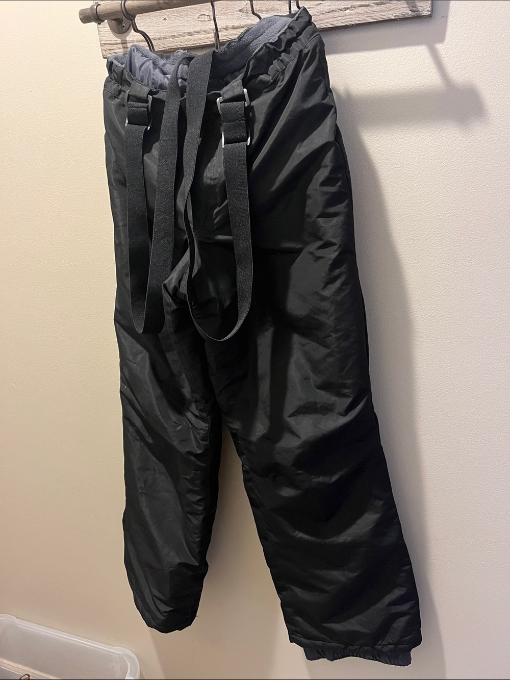 Size Small woman or Youth XLBlack Insulated Snow Pants with Adjustable Suspender